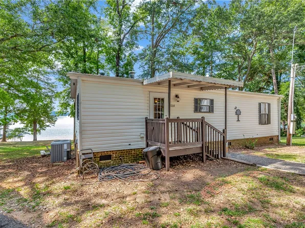 1214 Tugaloo Heights Cir, Fair Play, SC 29643