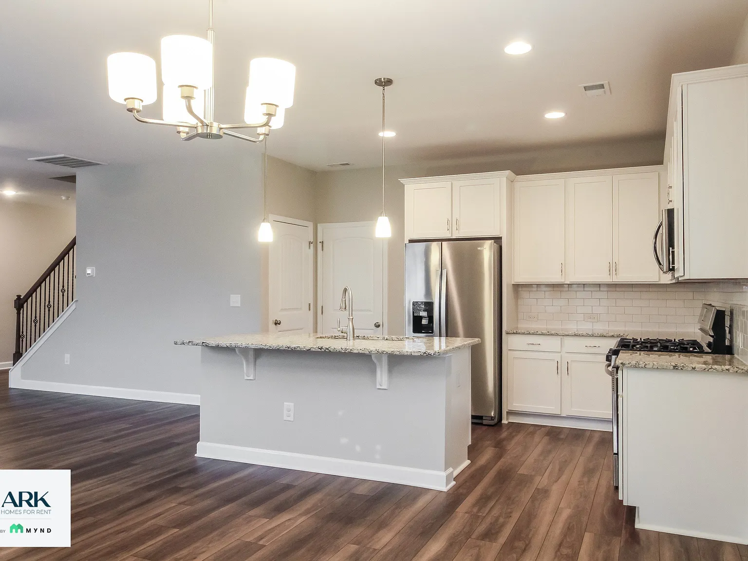 3 bed, 2.5 bath, 1981 sqft, $2,105 — Photo 3