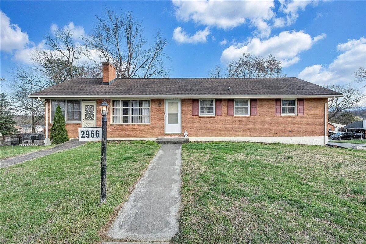 2966 Neil Dr photo 1
