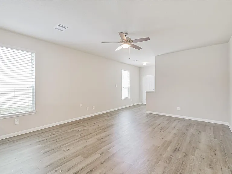 2934 Lawrence Park Ct — Photo 5