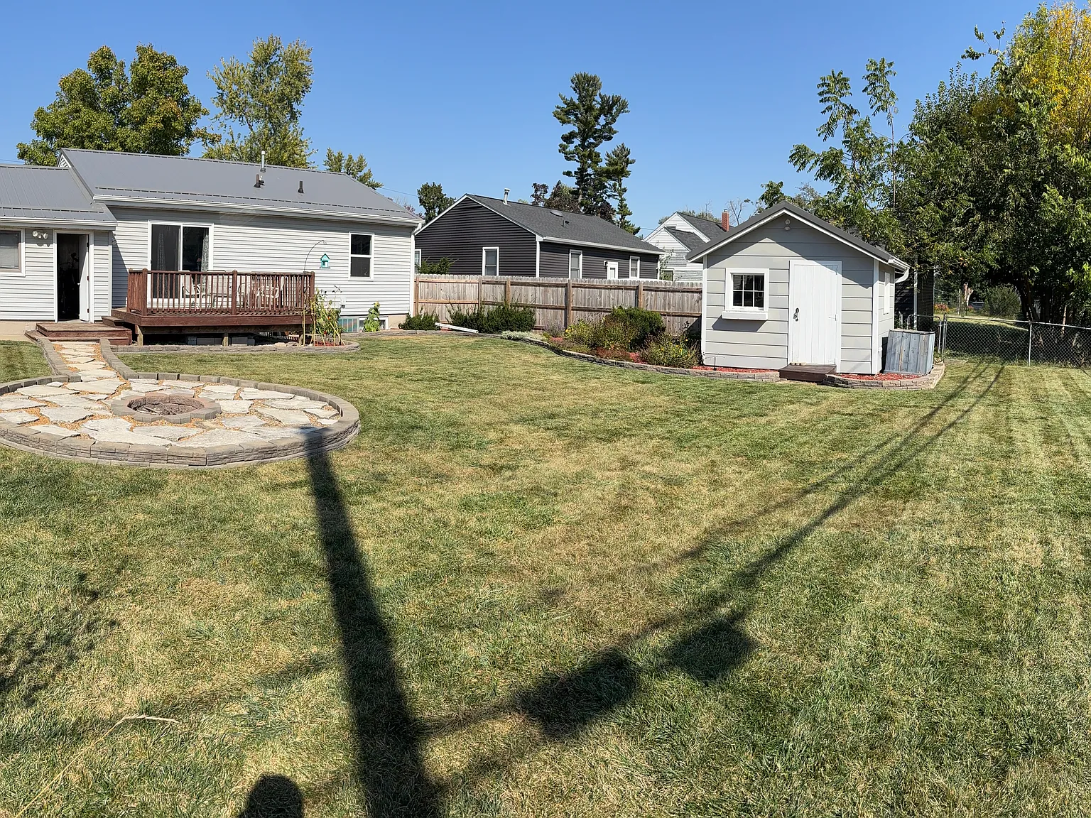 4 bed, 1.5 bath, 918 sqft, $2,000 — Photo 4