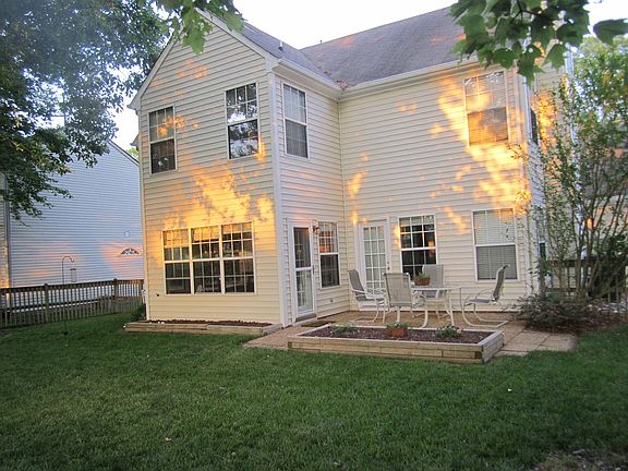 2nd image of 975 Heathland Dr