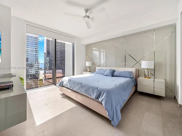 88 SW 7th St #2105 — Photo 8