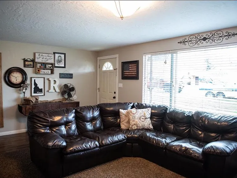 579 Shamrock Dr — Photo 24