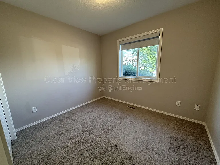 153 Silkstone Rd W #2 — Photo 10