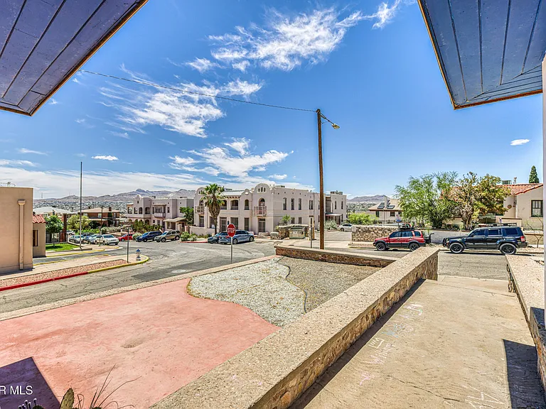 1300 Randolph Dr — Photo 10