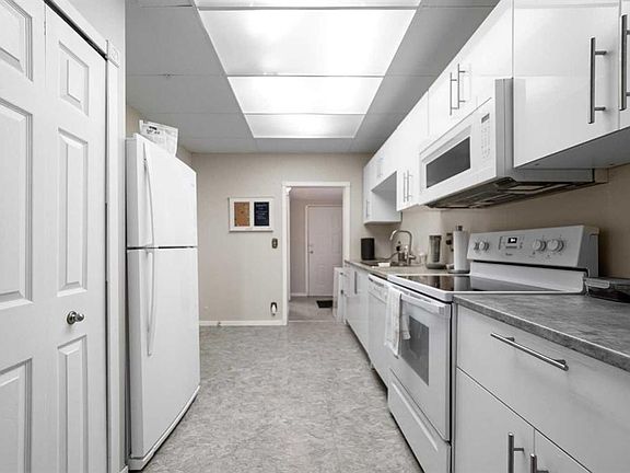 5th image of 4925 W 54th St