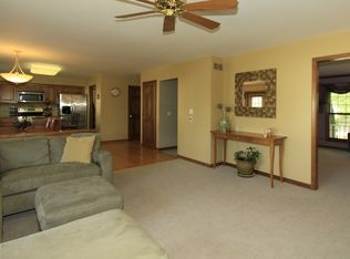 219 Gingerbrook Ln, Bartlett, IL