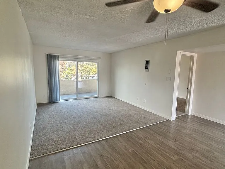 University Terrace Apartments — Photo 26