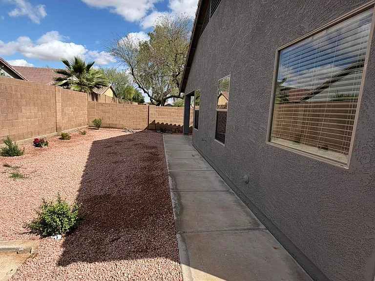 352 W Gascon Rd — Photo 16