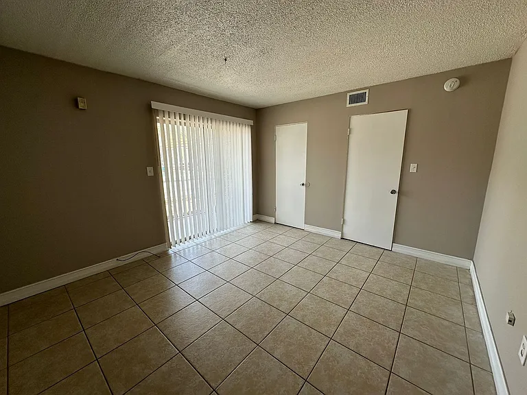 1830 Maravilla Ave #502 — Photo 7