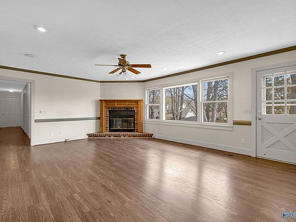 5th image of 102 Stewart St