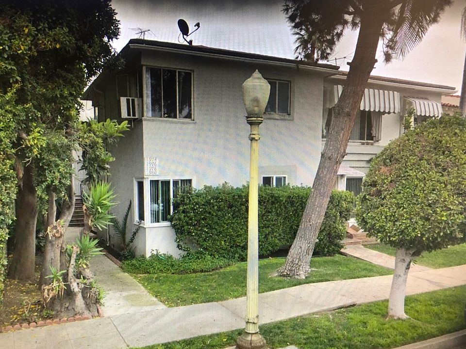 2nd image of 1972 N Kenmore Ave