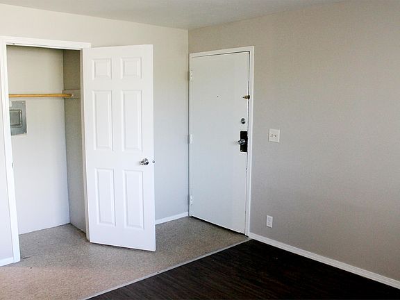 5th image of 3222 W 13th St APT 14