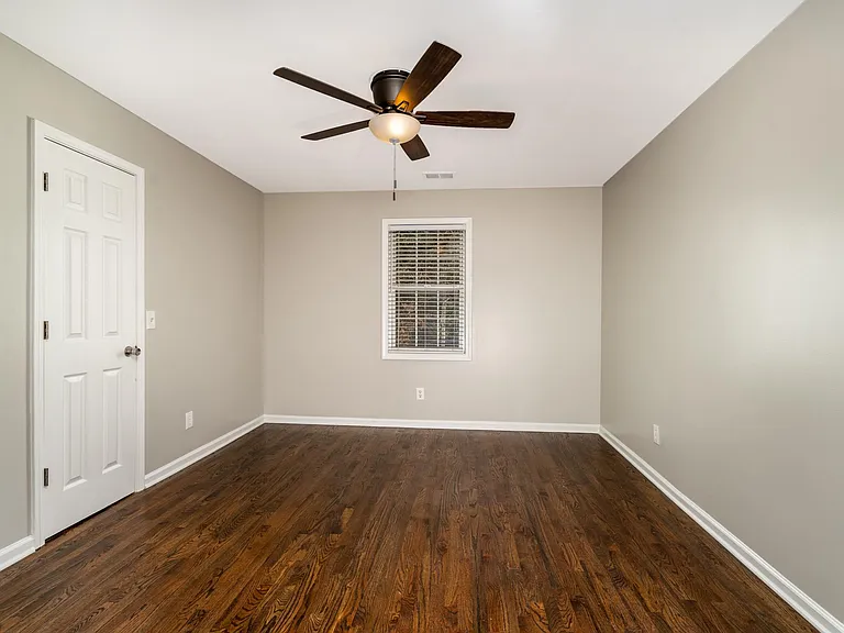 325 Dobbs Rd — Photo 20