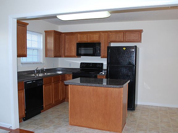 Kitchen with island 