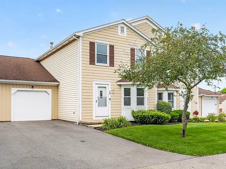 15 Hanna Ln — Photo 2