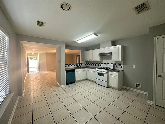 4th image of 15330 Mission Oak Dr