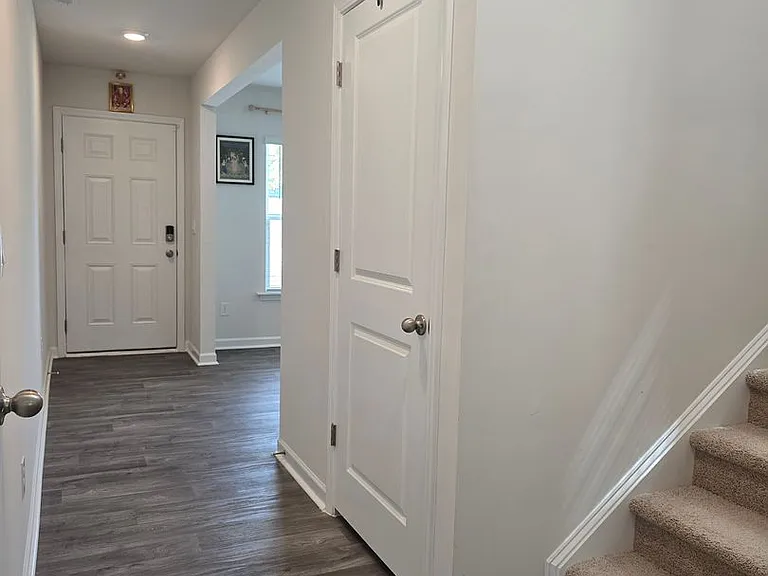 266 Palm Dr — Photo 2