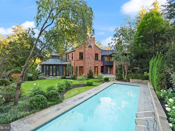 3525 Springland Ln NW, Washington, DC 20008