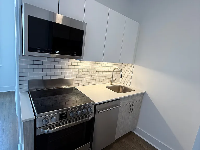 11 Queensberry St #32L — Photo 3