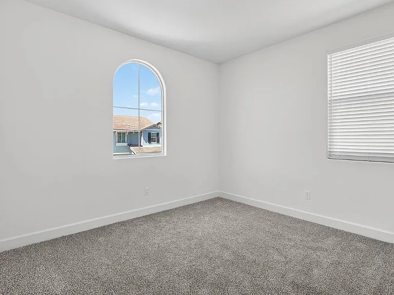 532 E Isidoro Ave — Photo 8