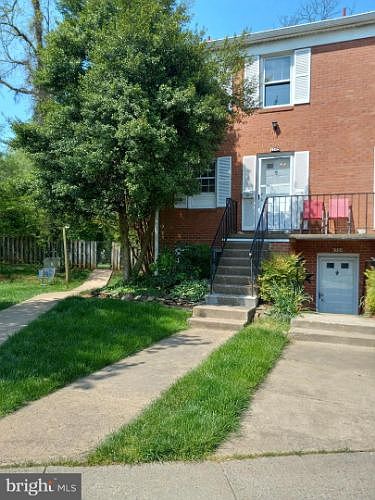 1st image of 158 Fairfield Dr