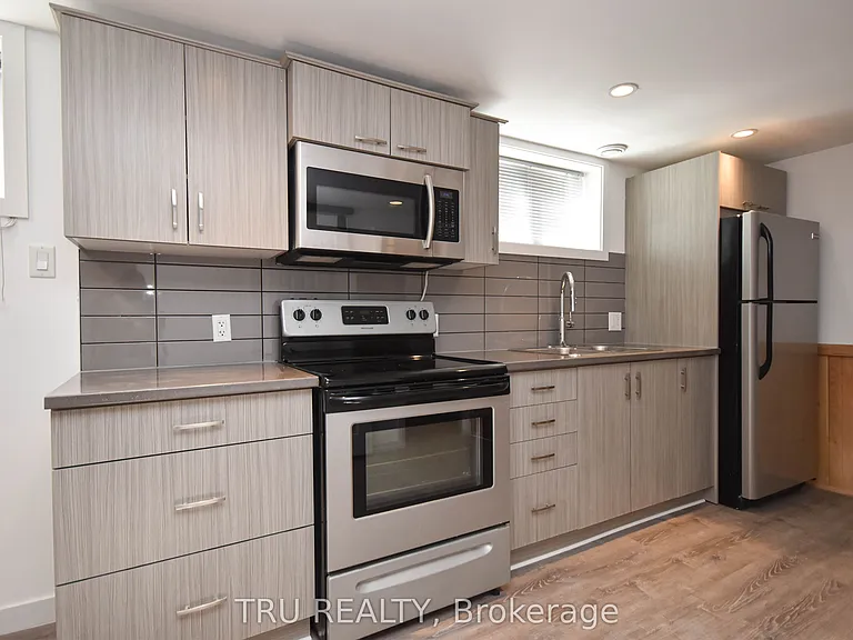 1847 Walkley Rd #B — Photo 10