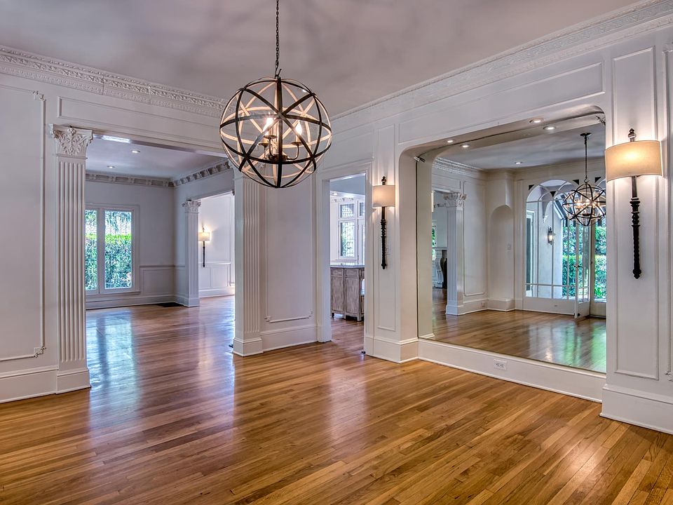 1st image of 7 Oak Knoll Gardens Dr