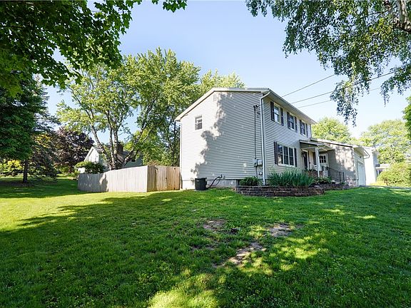3rd image of 212 Hollybrook Rd