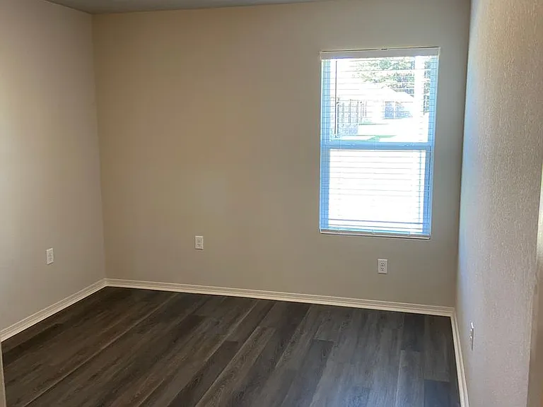2617 Grand Ln — Photo 10