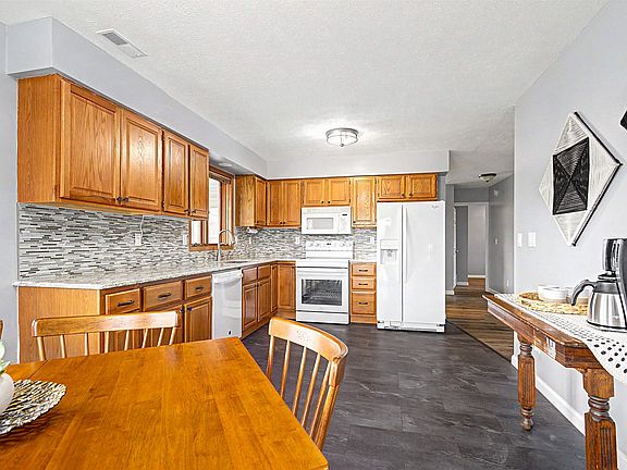 4th image of 26-58 Blackwood Ct