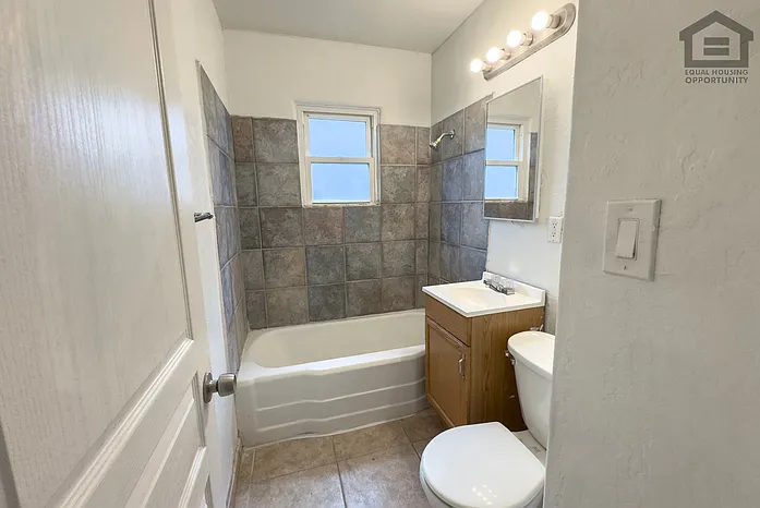 2517 E Culver St — Photo 22
