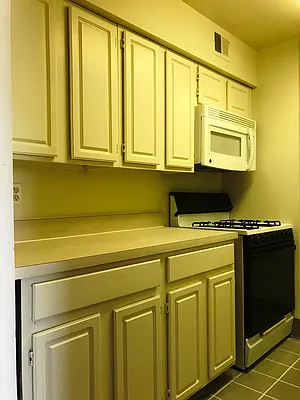 Rented by Prime Realty | media 10