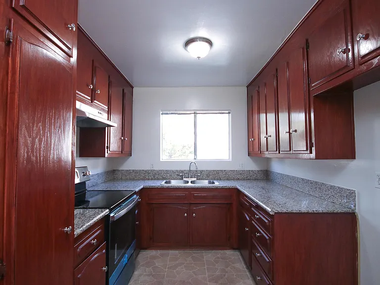 202 E Live Oak St #F — Photo 7