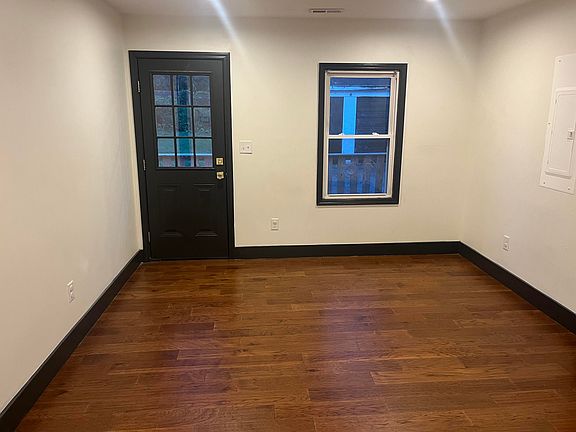 4th image of 122 Saint Clair St
