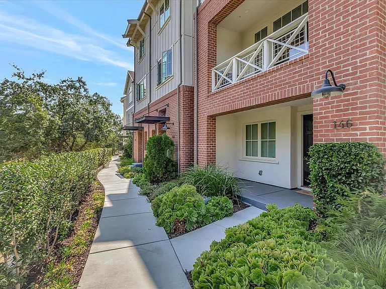 146 Lottie Ln — Photo 2