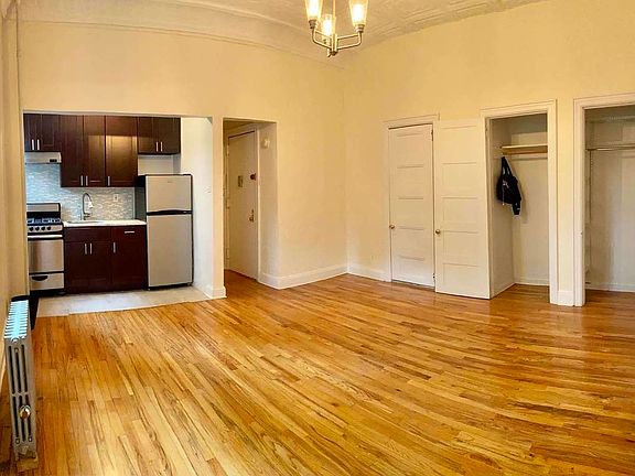 5th image of 374 7th St APT 4