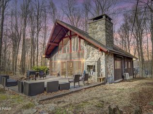 104 Tamarack Ln, Greentown, PA 18426