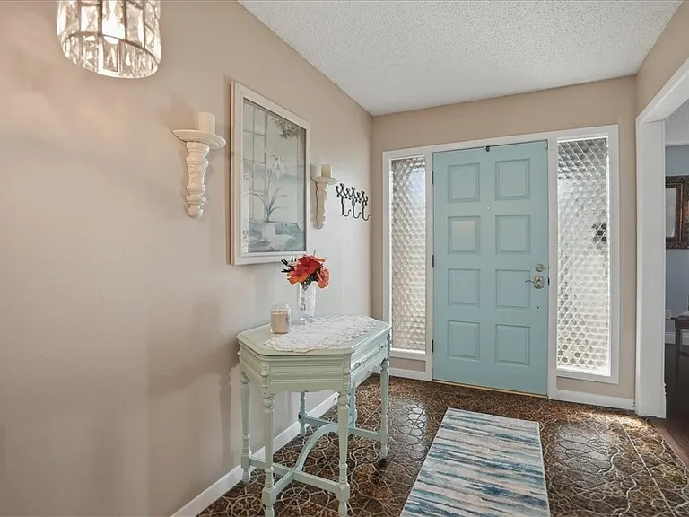 6826 Sahara Dr — Photo 3