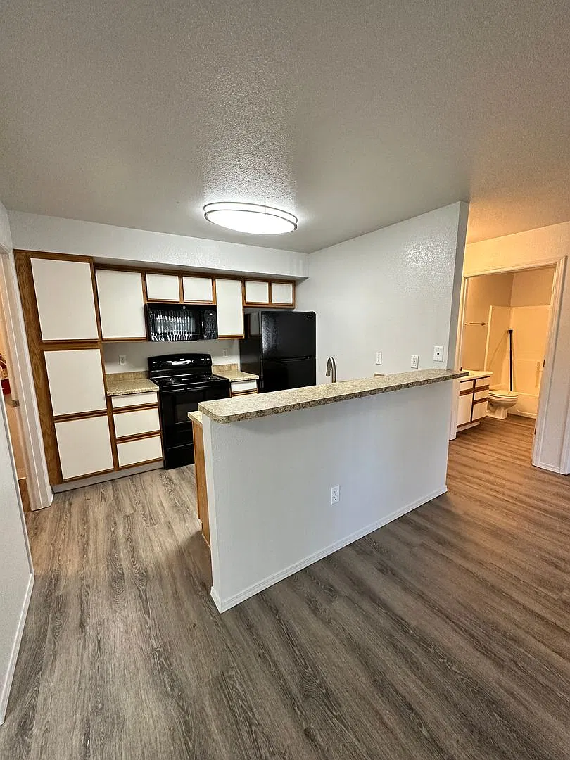 Remarkable Value. Unbeaten Location. — Photo 1