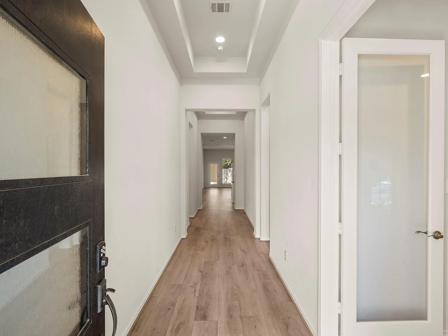 4 bed, 3.0 bath, 2479 sqft, $3,200 — Photo 3