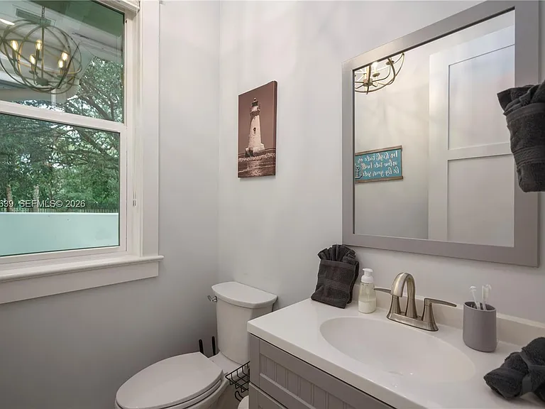 545 SW Indianola St — Photo 16