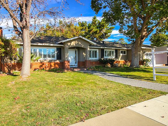 3rd image of 1651 Santa Lucia Dr