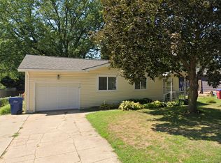 310 N Park Dr, Gretna, NE 68028