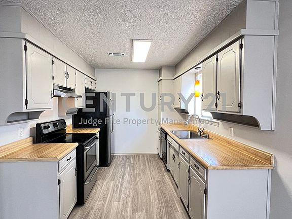 4th image of 432 Live Oak Ln