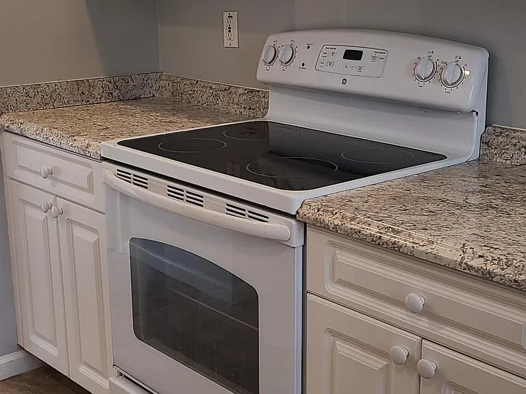 13793 Yarmouth Dr — Photo 11