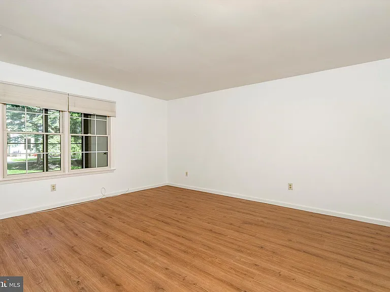 109 Wyndham Pl — Photo 11