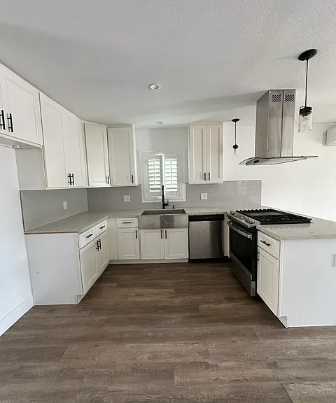 W 60th Pl — Photo 7