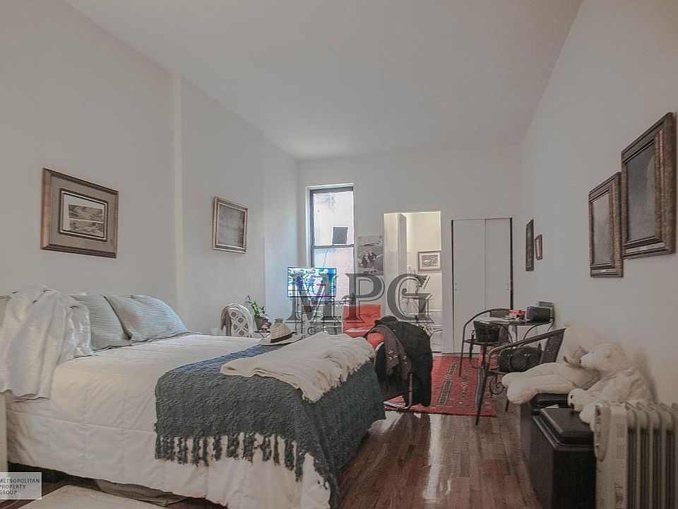 2nd image of 404 E 75th St APT 2C